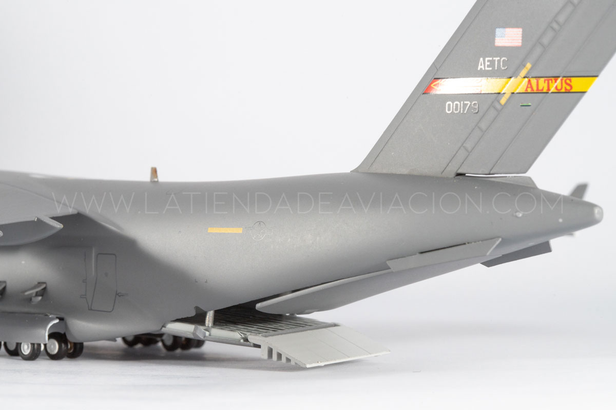 United States Air Force (USAF) Boeing C-17A Globemaster III 00