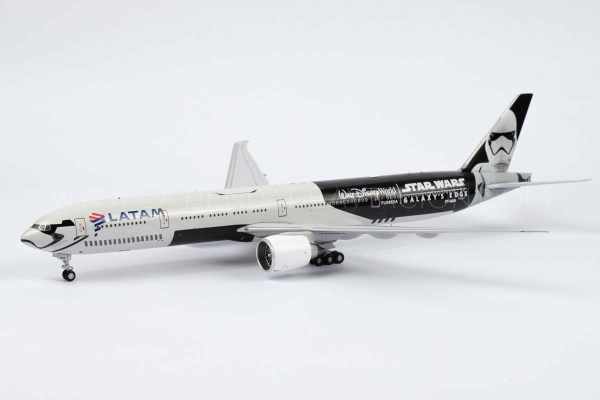 LATAM Boeing 777-300ER PT-MUA JC Wings EW277W003 Modelo a escala 1