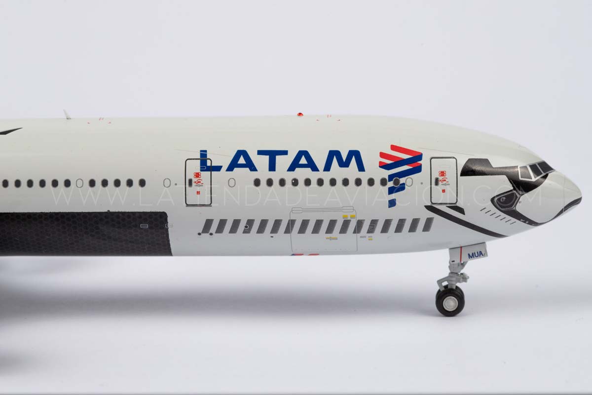 LATAM Boeing 777-300ER PT-MUA JC Wings EW277W003 Modelo a escala 1