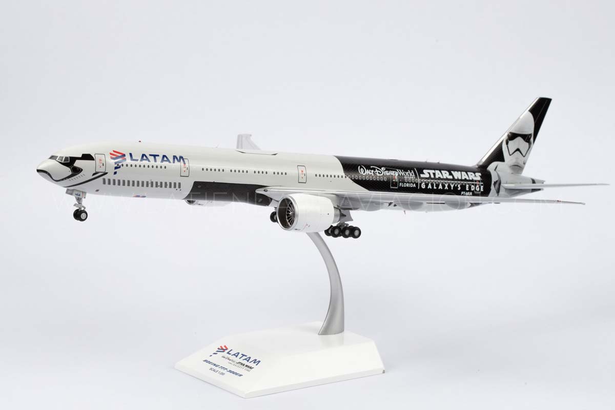 LATAM Boeing 777-300ER PT-MUA JC Wings EW277W003 Modelo a escala 1
