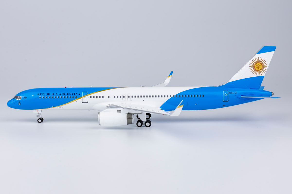 Modellino 1:200 Airfield Accessories M-0201 Hangar Aeroporto Militare (senza Aereo)